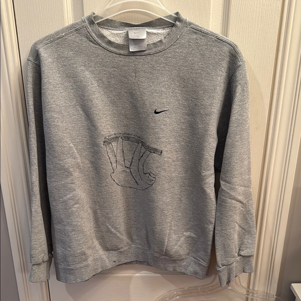 Vintage Nike Men's Gray Sweatshirt with sloth. Mens size Large